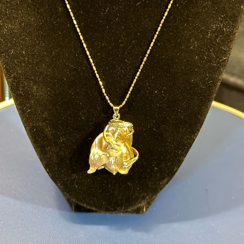 Elegant Large Baroque Pearl Pendant Necklace